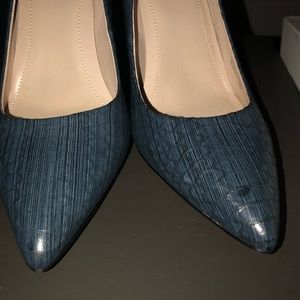 Calvin Klein classic blue Pump